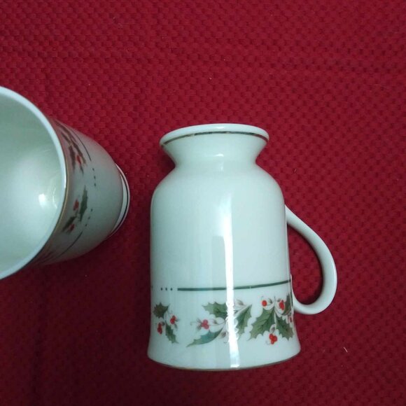 Vintage Christmas Cups Set Holly Yuletide Japan NEW - Picture 3 of 7